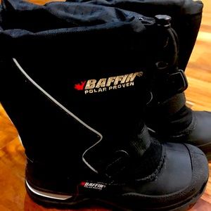 Baffin Mustang Snow boots. Youth Size 3